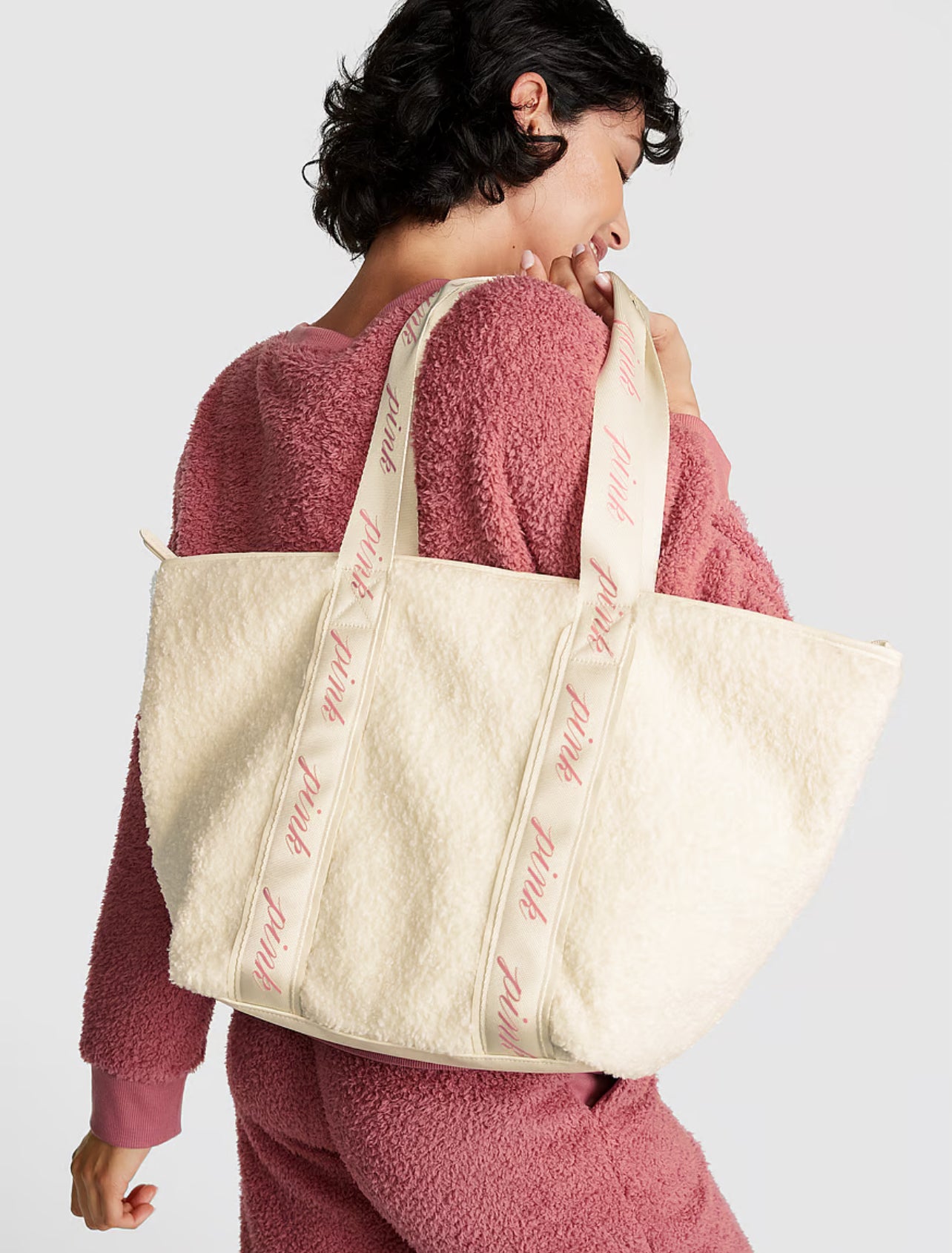 VICTORIA'S SECRET
Cozy-Plush Sherpa Tote Bag