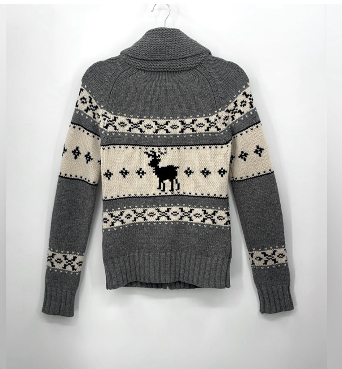 Aritzia TNA Cowichan Lambswool
Sweater