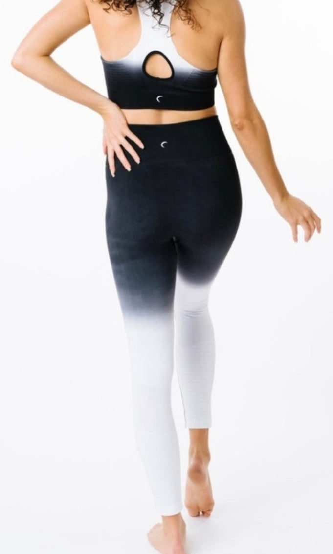 ZYIA Noir Blanc Ombre Performance Hi-Rise 7/8 24" leggings